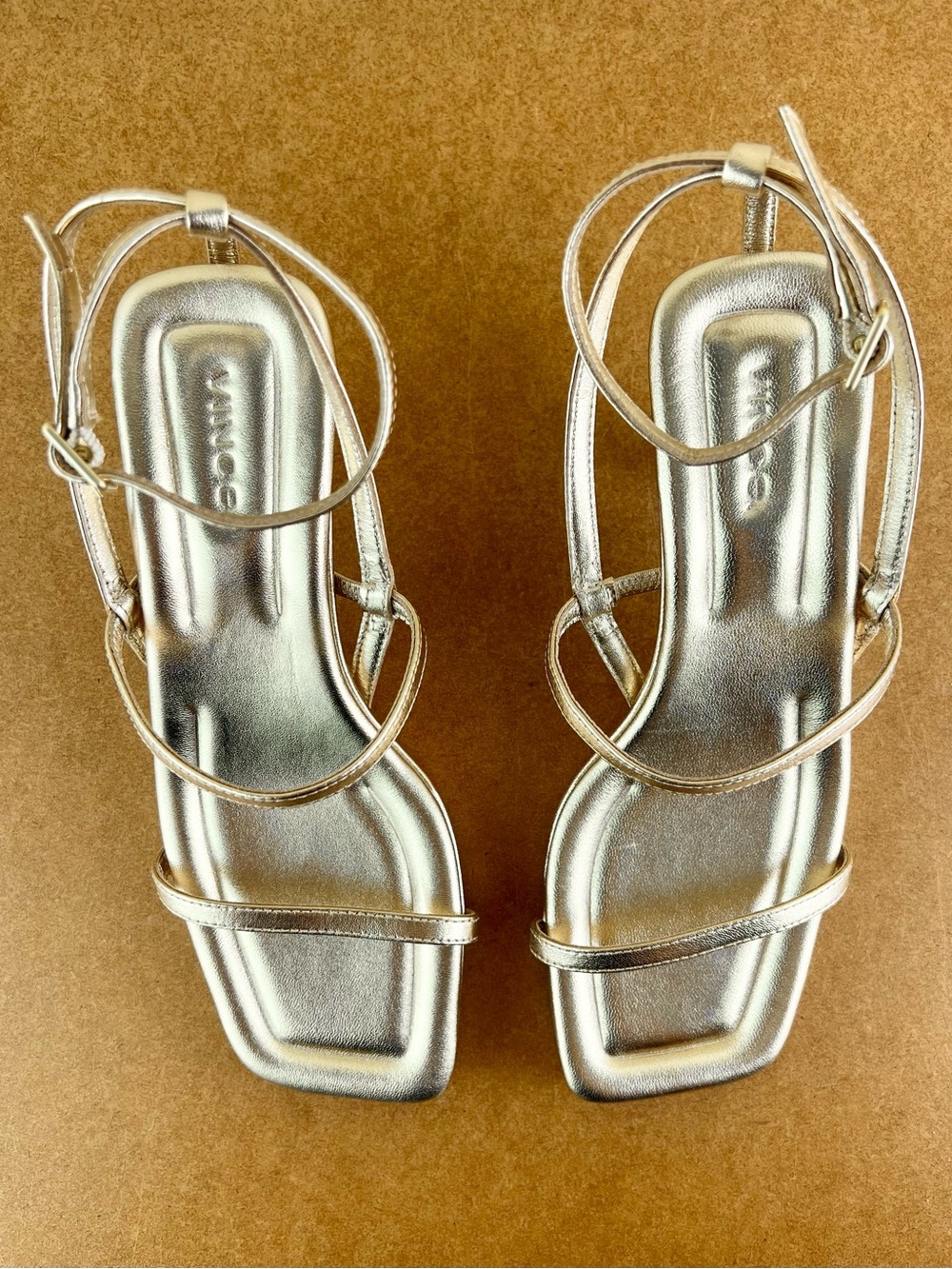 NEW VINCE GOLD LEATHER KITTEN HEEL SANDALS - Picture 11 of 12